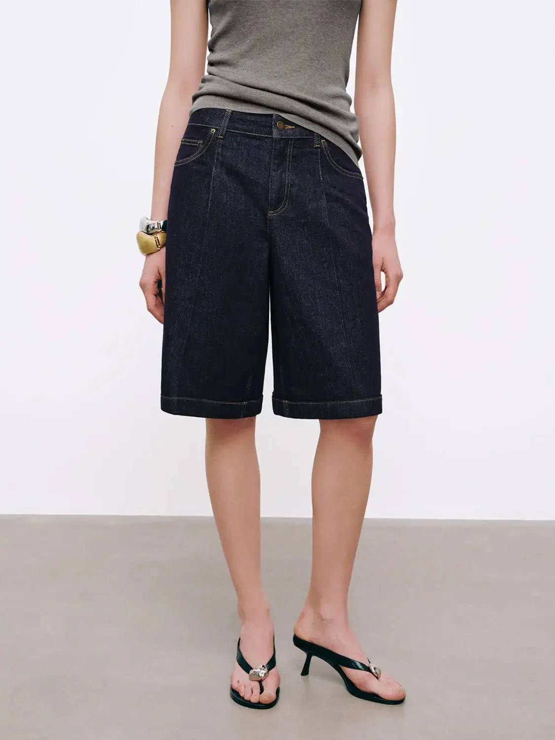5182-dark-wash-stitch-detail-pleated-denim-shorts-9.webp Dark Wash Stitch Detail Pleated Denim Shorts