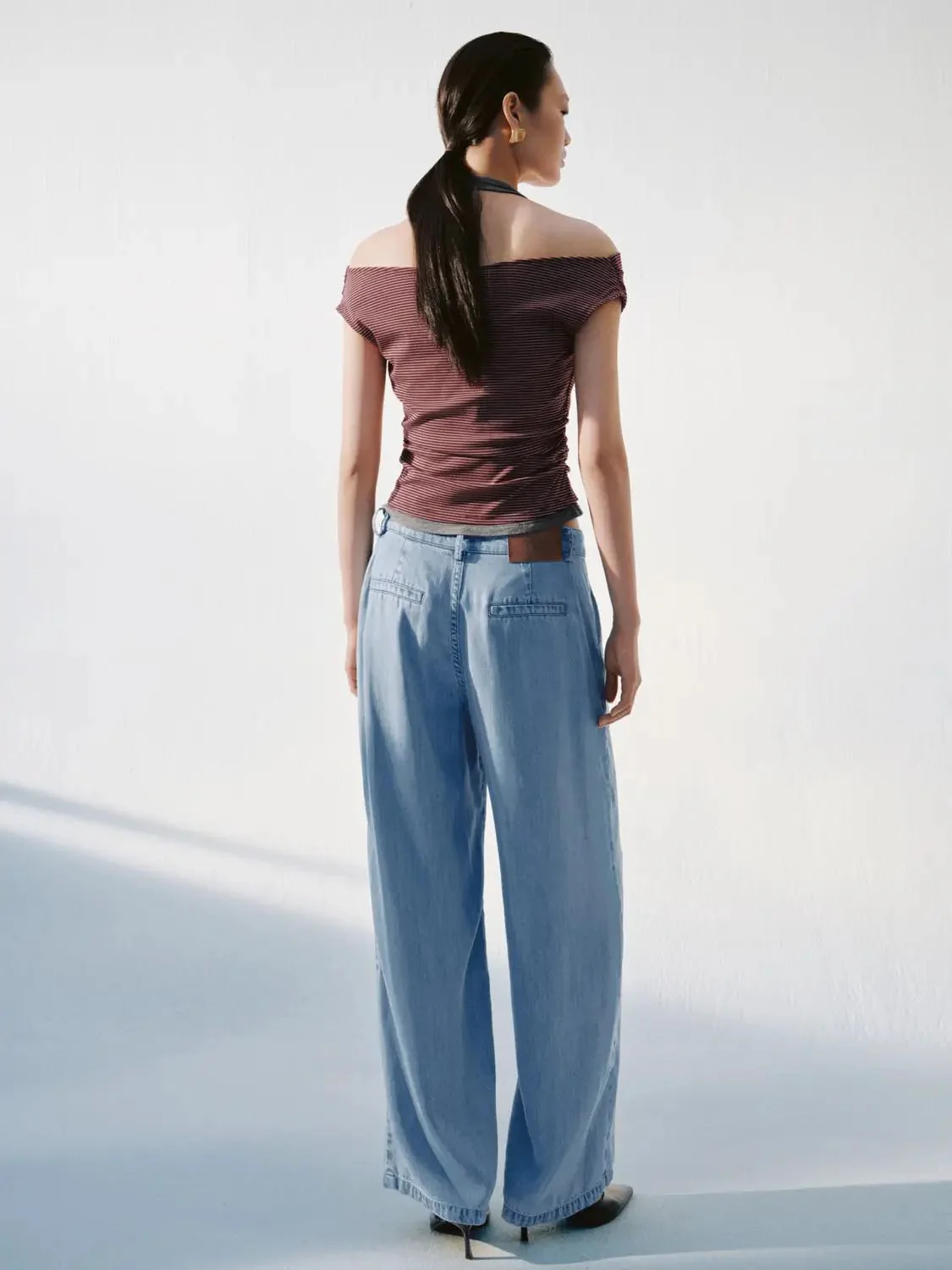 Lightwash Pleat Detail Wide Leg Denim Jeans
