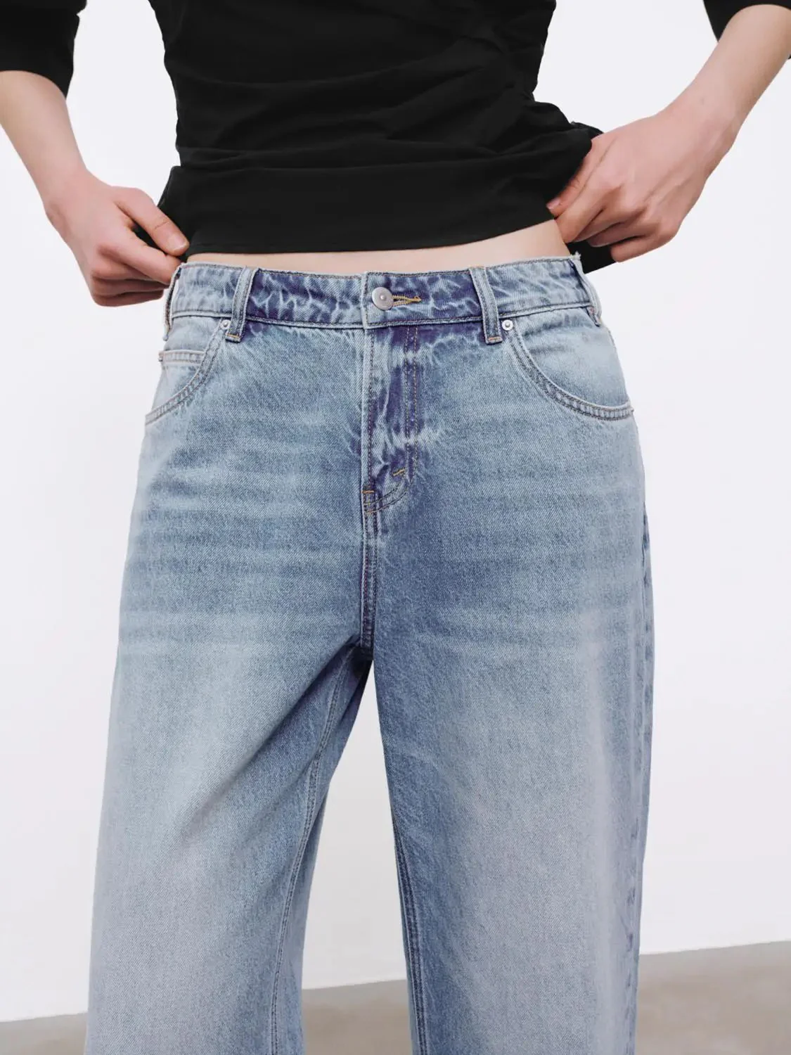 5216-lightwash-denim-wide-leg-jeans-with-high-rise-comfort-jeans-5.webp Lightwash Denim Wide Leg Jeans With High Rise Comfort Jeans