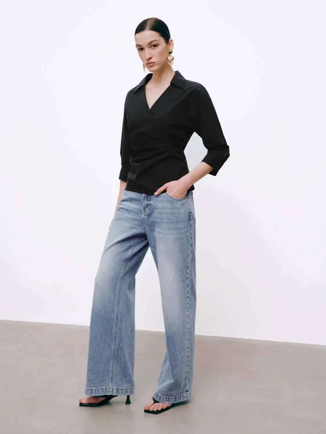 5216-lightwash-denim-wide-leg-jeans-with-high-rise-comfort-jeans-6.webp Lightwash Denim Wide Leg Jeans With High Rise Comfort Jeans