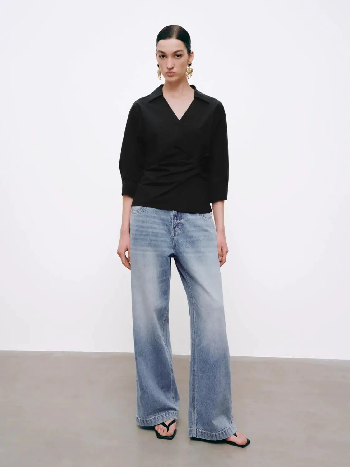 5216-lightwash-denim-wide-leg-jeans-with-high-rise-comfort-jeans-7.webp Lightwash Denim Wide Leg Jeans With High Rise Comfort Jeans