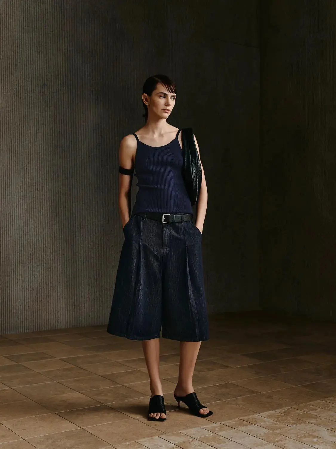 5258-cotton-hemp-denim-wide-leg-pleated-cropped-jeans-1.webp Cotton Hemp Denim Wide Leg Pleated Cropped Jeans