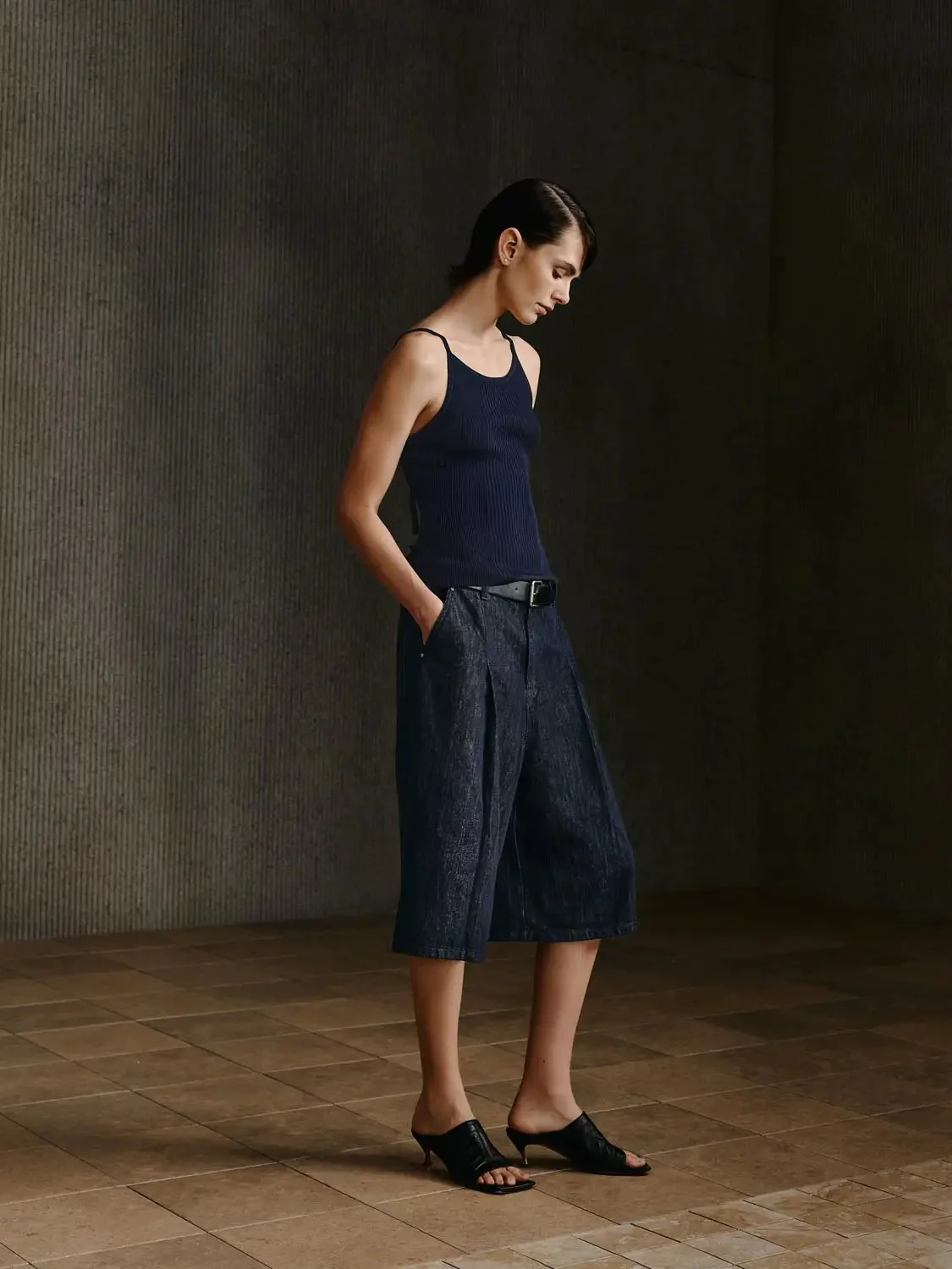 5258-cotton-hemp-denim-wide-leg-pleated-cropped-jeans-2.webp Cotton Hemp Denim Wide Leg Pleated Cropped Jeans