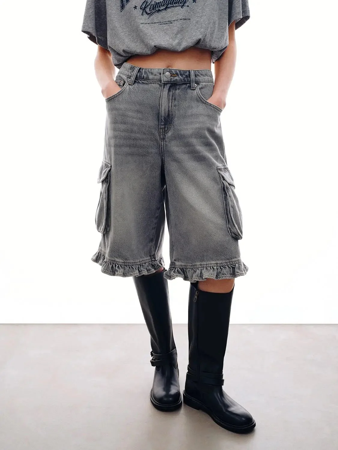 5292-frill-hem-cargo-pockets-denim-shorts-1.webp Frill Hem Cargo Pockets Denim Shorts
