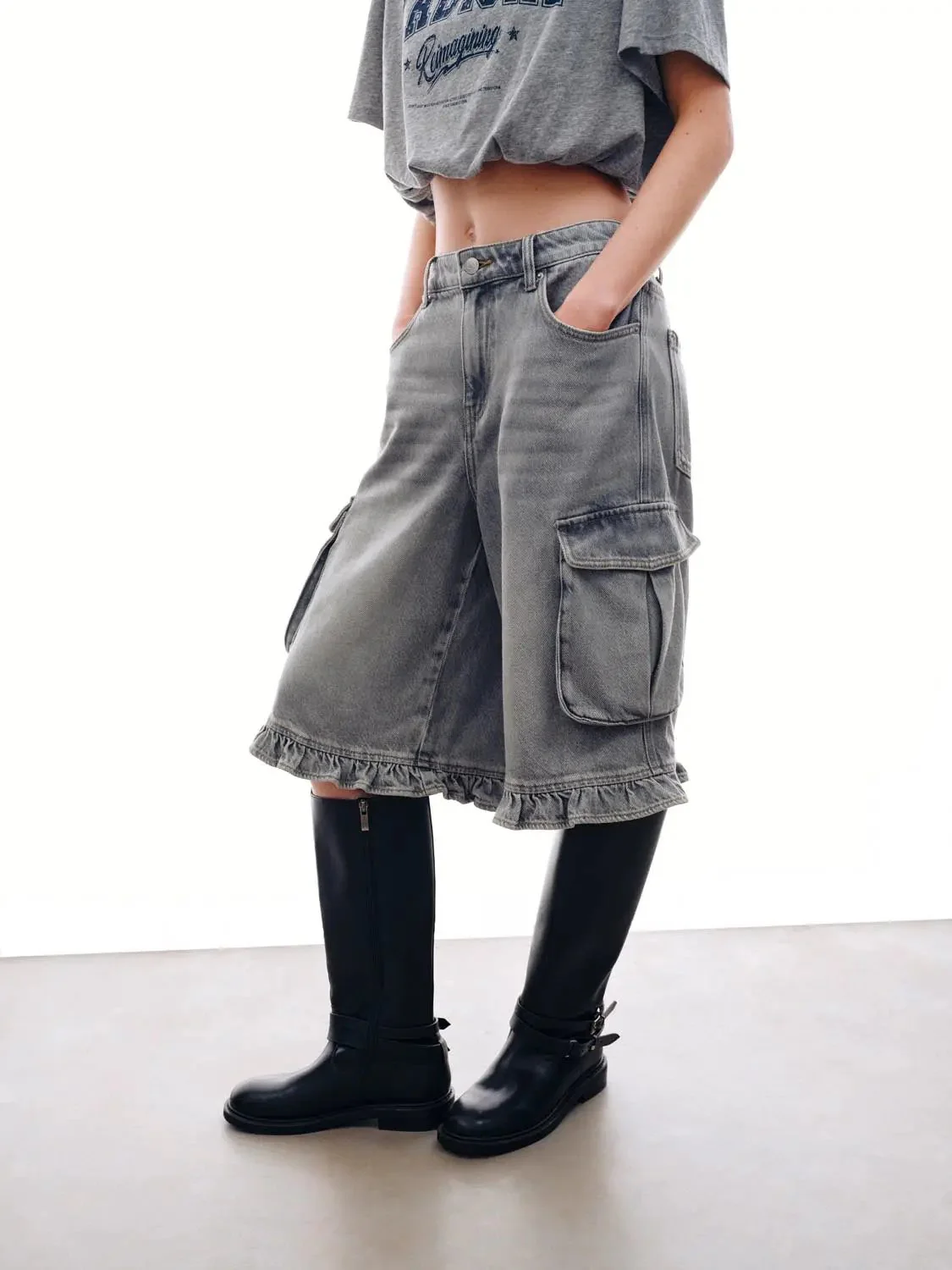 5292-frill-hem-cargo-pockets-denim-shorts-3.webp Frill Hem Cargo Pockets Denim Shorts