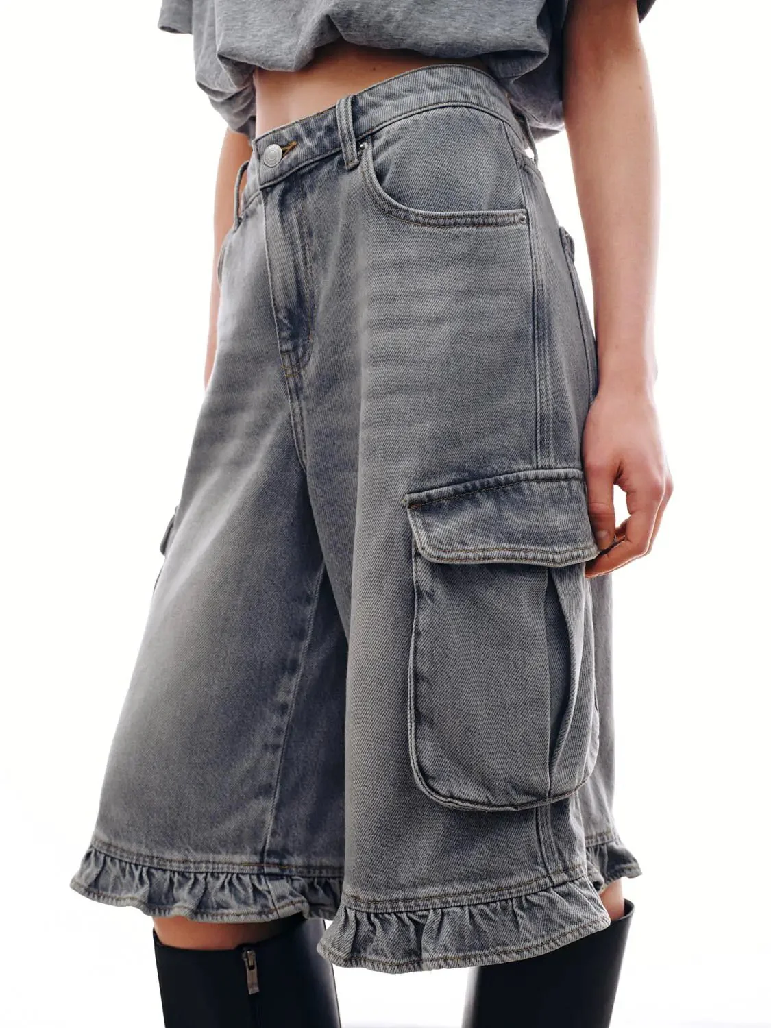 5292-frill-hem-cargo-pockets-denim-shorts-5.webp Frill Hem Cargo Pockets Denim Shorts