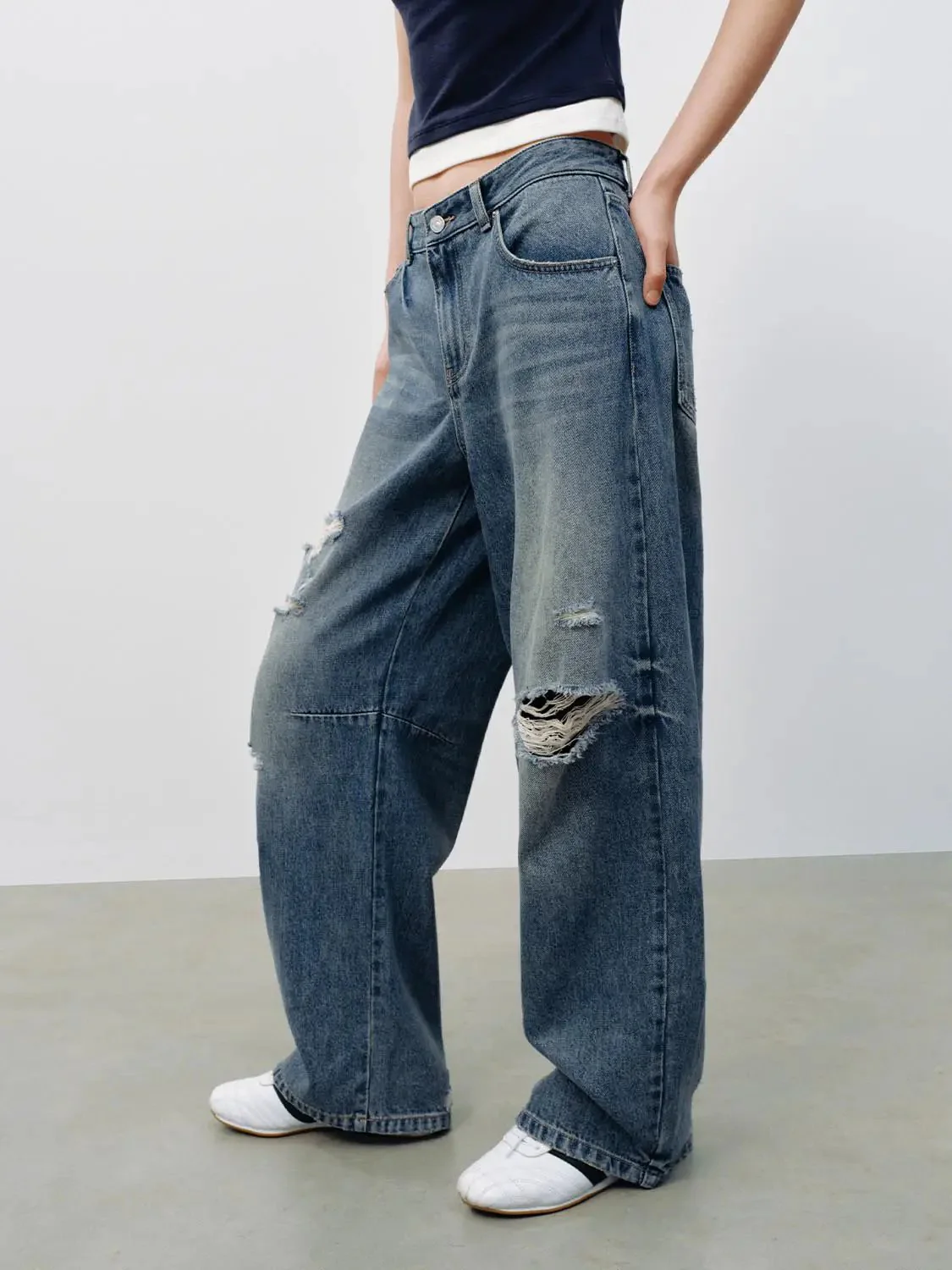 Raw Detail Barrel Leg Jeans