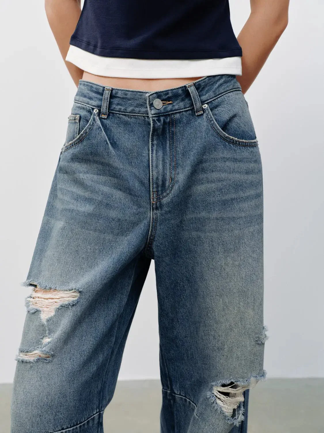 Raw Detail Barrel Leg Jeans