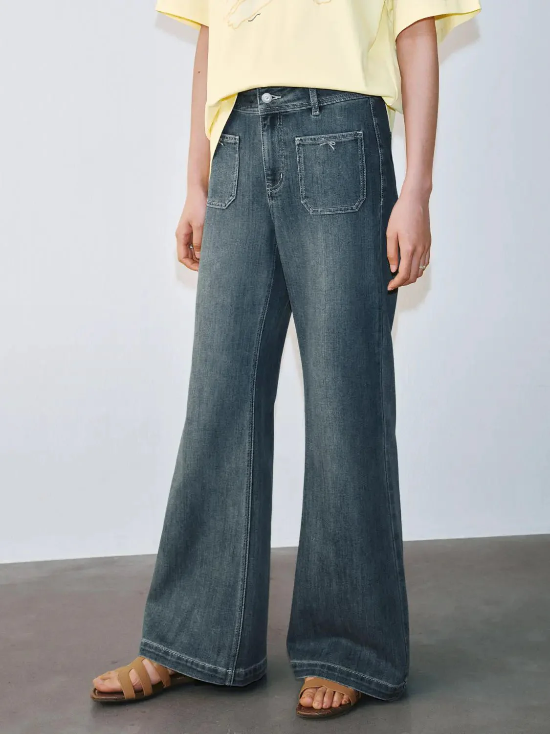 5443-patch-pocket-stitch-detail-flare-leg-jeans-premium-denim-comfort-5.webp Patch Pocket Stitch Detail Flare Leg Jeans Premium Denim Comfort