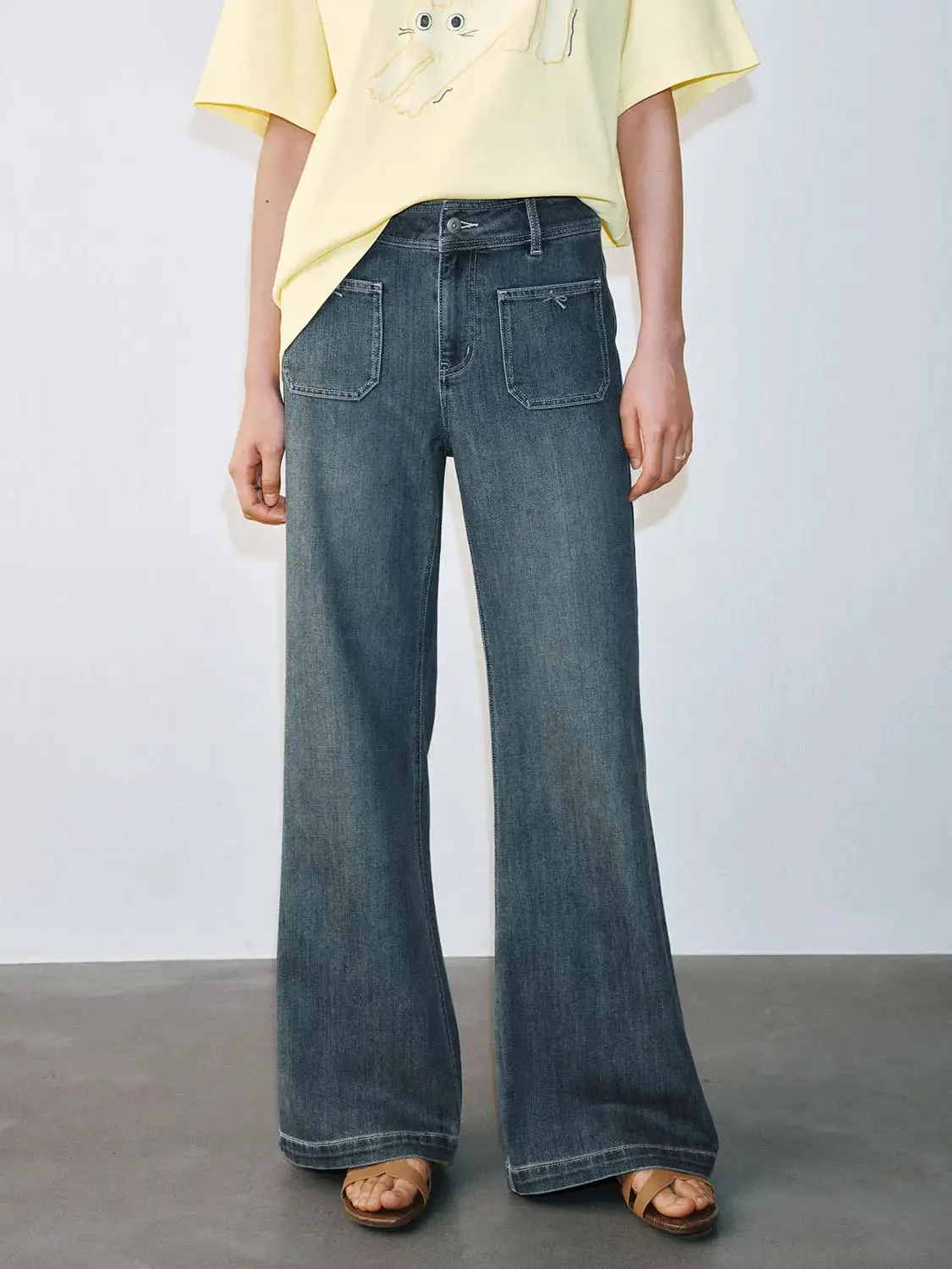 5443-patch-pocket-stitch-detail-flare-leg-jeans-premium-denim-comfort-9.webp Patch Pocket Stitch Detail Flare Leg Jeans Premium Denim Comfort