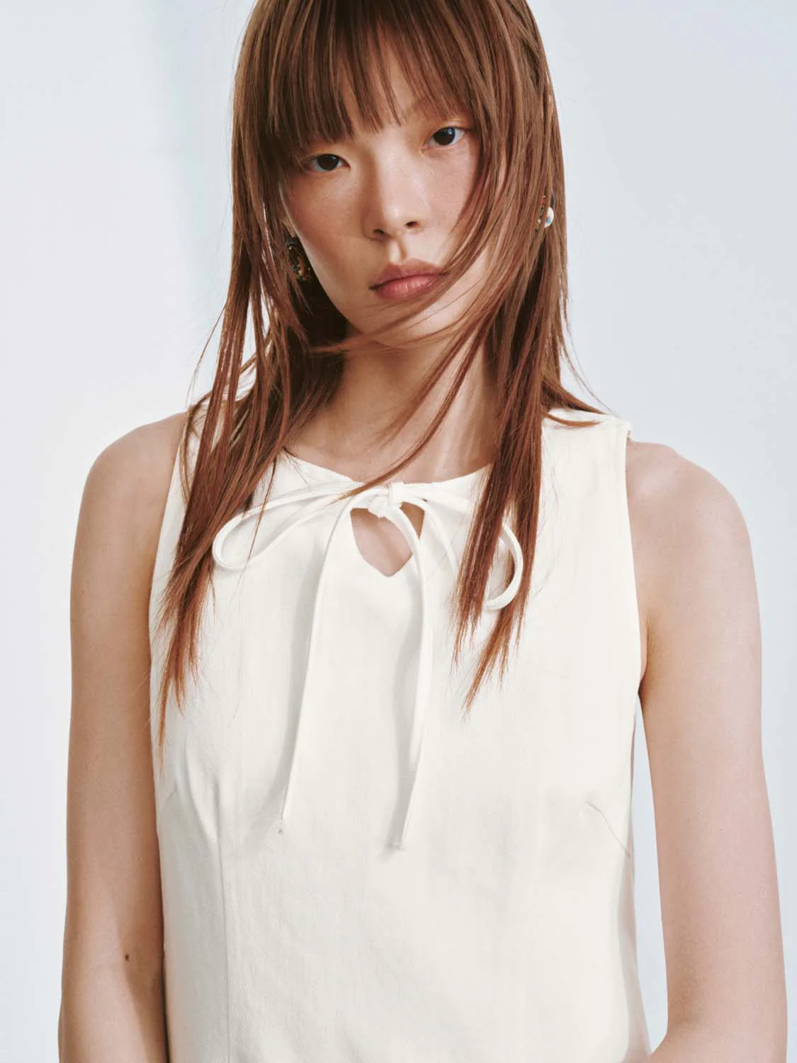 5450-sleeveless-tie-detail-denim-mini-dresses-3.webp Sleeveless Tie Detail Denim Mini Dresses