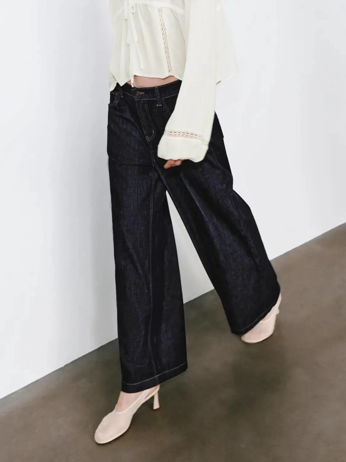 5518-stitch-detail-straight-leg-jeans-3.webp Stitch Detail Straight Leg Jeans