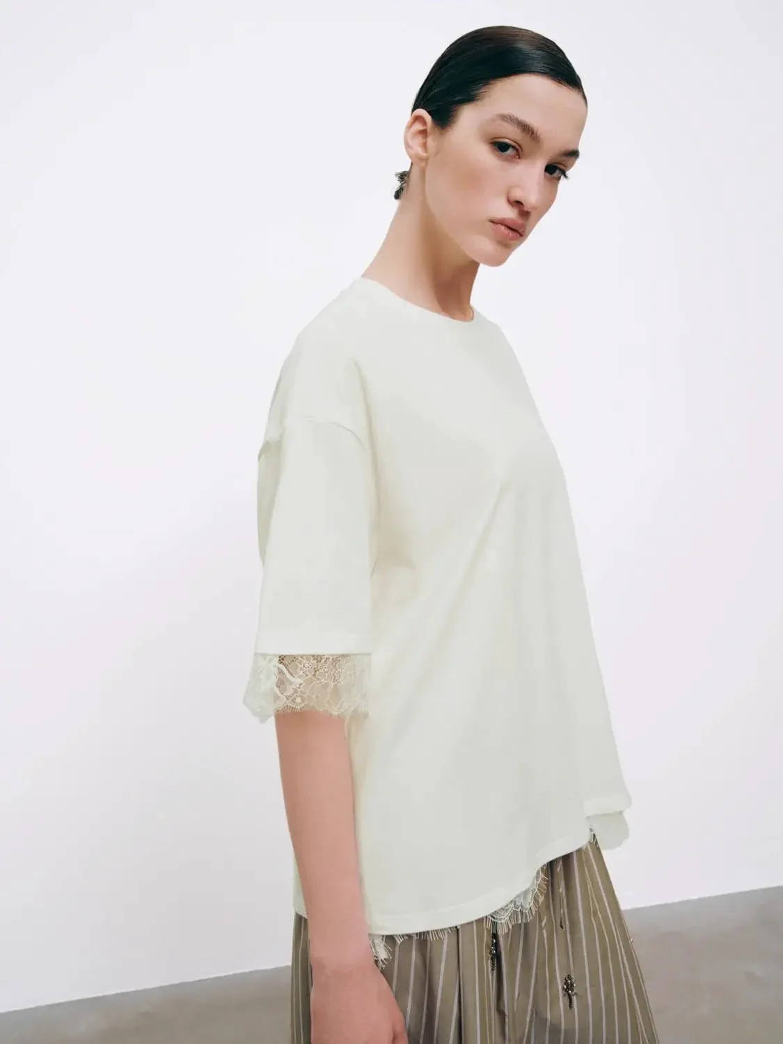 552-lace-trim-soft-cotton-relaxed-crew-neck-t-shirt-10.webp Lace Trim Soft Cotton Relaxed Crew Neck T Shirt