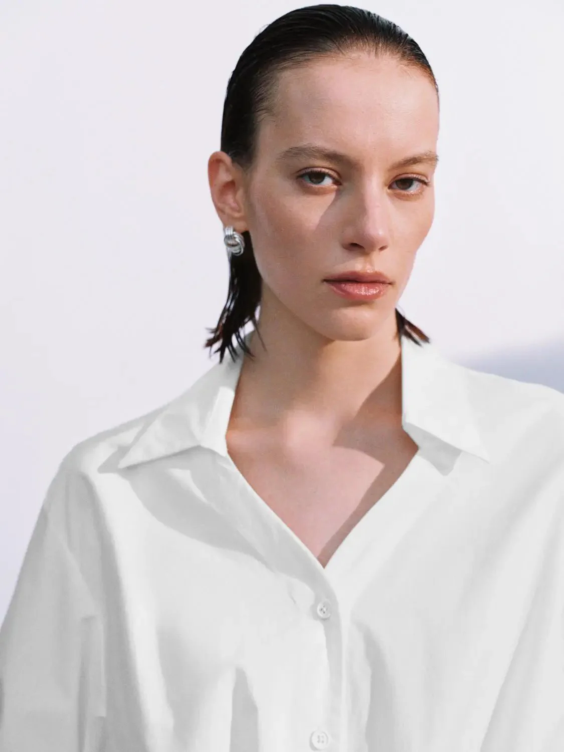 5574-cotton-button-down-with-front-knot-detail-relaxed-shirt-10.webp Cotton Button-Down With Front Knot Detail Relaxed Shirt