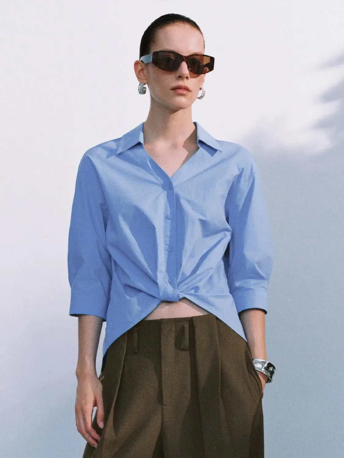 5574-cotton-button-down-with-front-knot-detail-relaxed-shirt-15.webp Cotton Button-Down With Front Knot Detail Relaxed Shirt