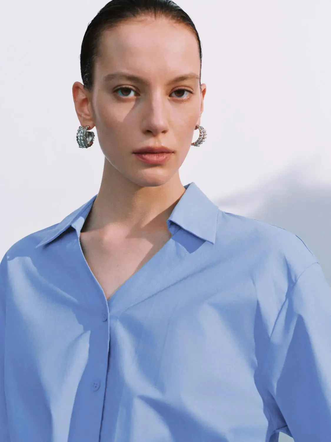 5574-cotton-button-down-with-front-knot-detail-relaxed-shirt-5.webp Cotton Button-Down With Front Knot Detail Relaxed Shirt