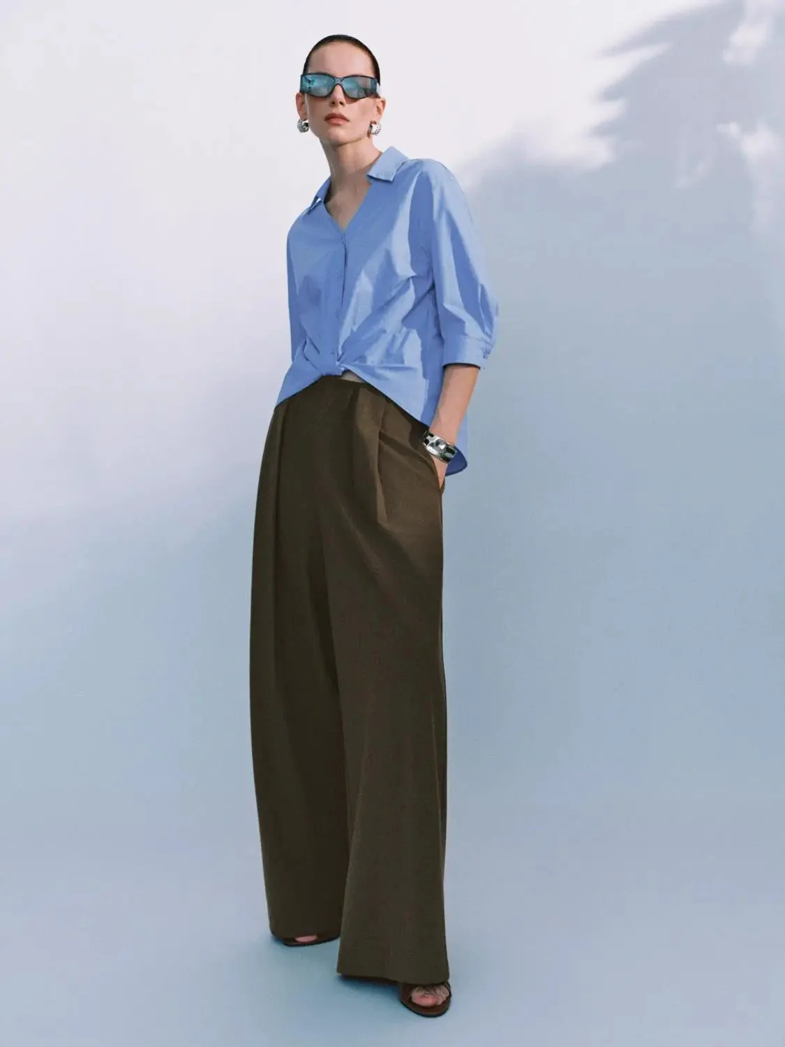 5574-cotton-button-down-with-front-knot-detail-relaxed-shirt-7.webp Cotton Button-Down With Front Knot Detail Relaxed Shirt