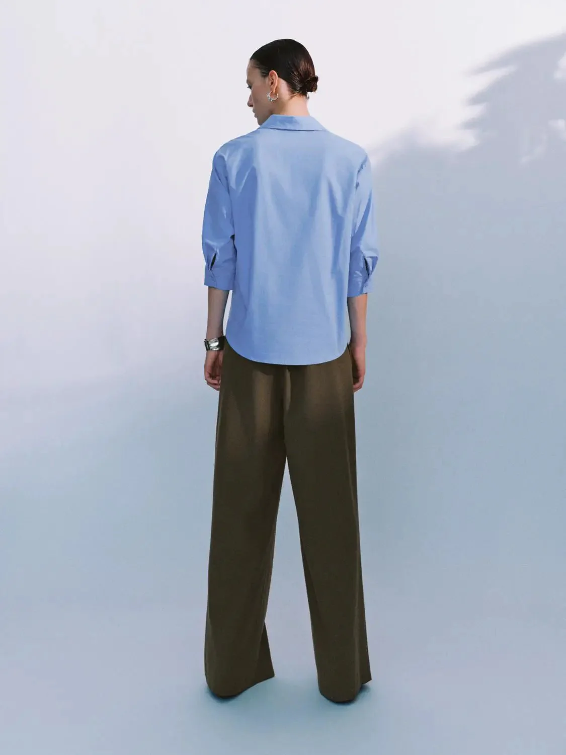 5574-cotton-button-down-with-front-knot-detail-relaxed-shirt-8.webp Cotton Button-Down With Front Knot Detail Relaxed Shirt