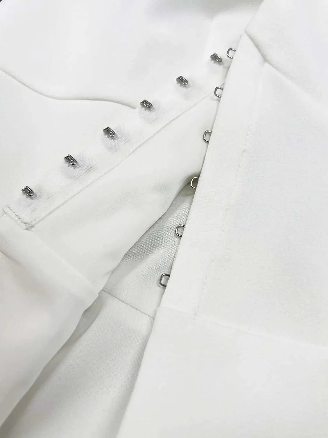 5615-peplum-thick-zipper-front-white-elegant-fit-versatile-halter-sleeveless-shirts-3.webp Peplum Thick Zipper Front White Elegant Fit Versatile Halter Sleeveless Shirts