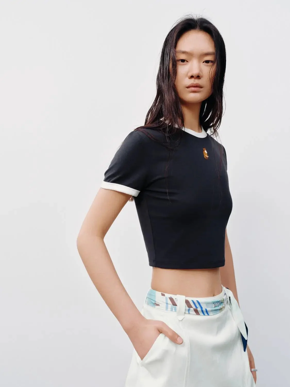 5637-contrast-trim-embroidered-logo-crop-t-shirts-10.webp Contrast Trim Embroidered Logo Crop T-Shirts