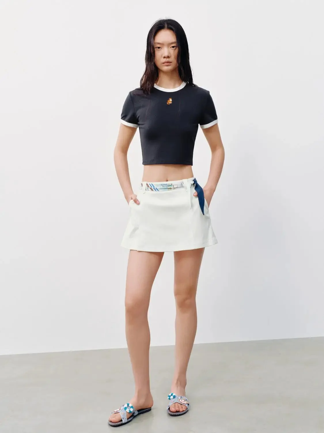 5637-contrast-trim-embroidered-logo-crop-t-shirts-12.webp Contrast Trim Embroidered Logo Crop T-Shirts