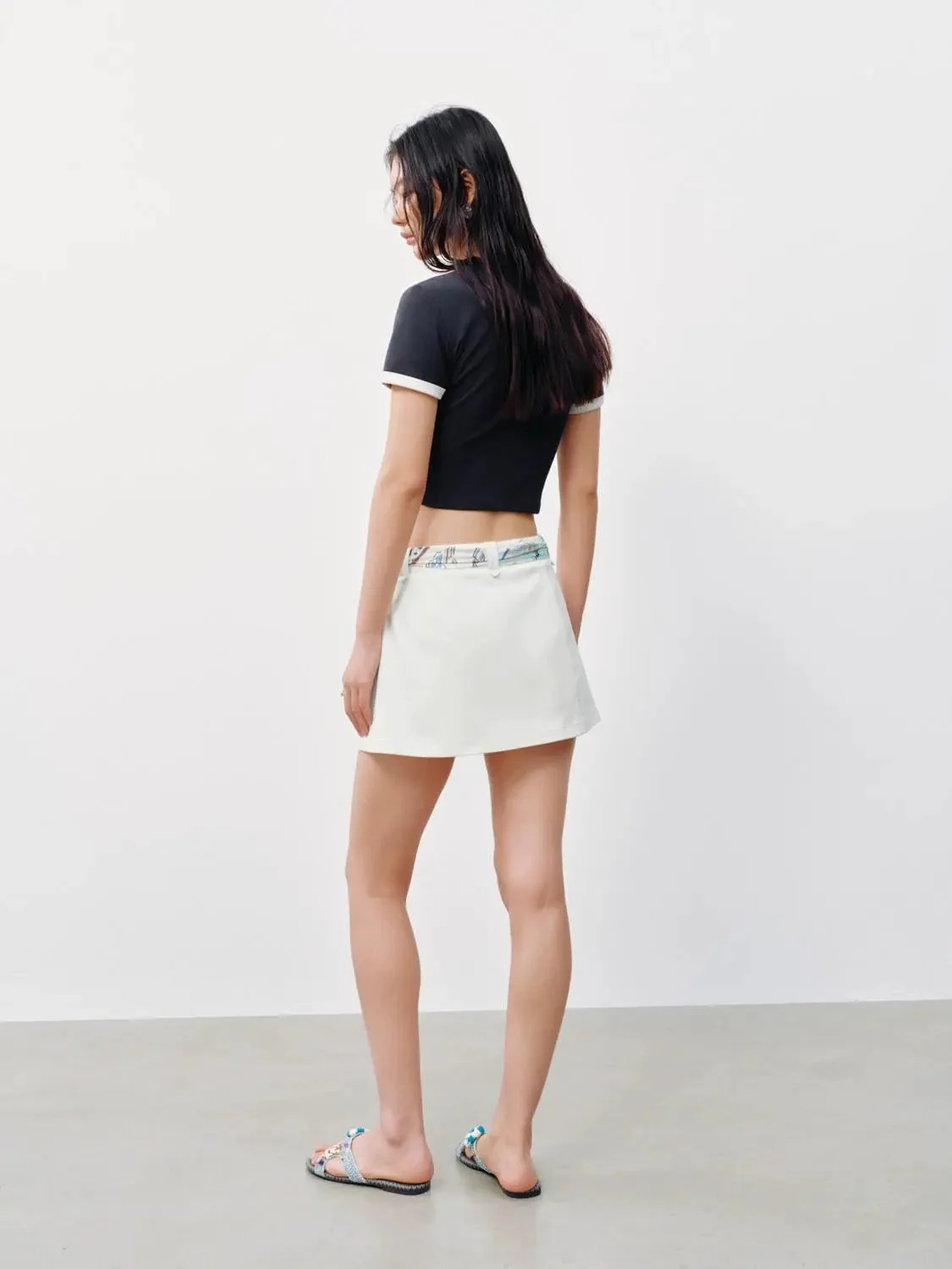 5637-contrast-trim-embroidered-logo-crop-t-shirts-14.webp Contrast Trim Embroidered Logo Crop T-Shirts