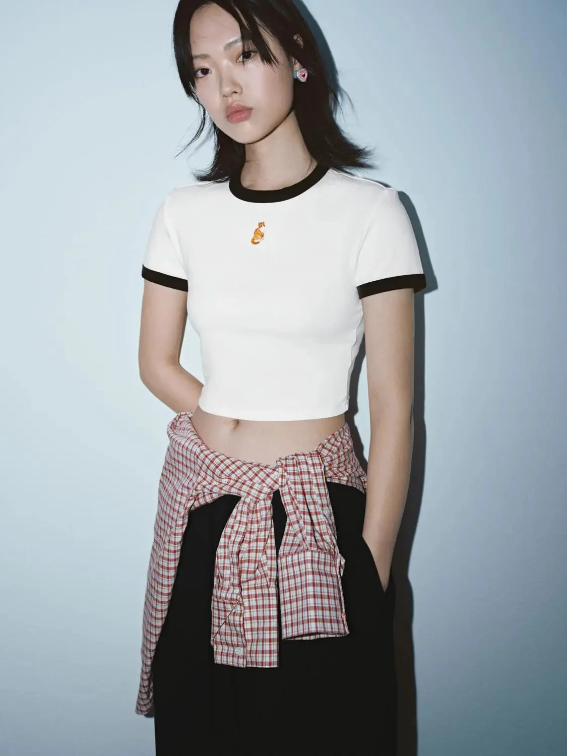 5637-contrast-trim-embroidered-logo-crop-t-shirts-2.webp Contrast Trim Embroidered Logo Crop T-Shirts