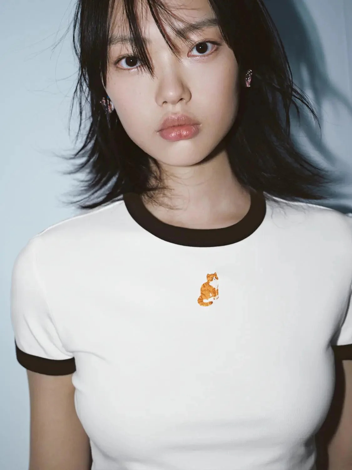 5637-contrast-trim-embroidered-logo-crop-t-shirts-3.webp Contrast Trim Embroidered Logo Crop T-Shirts