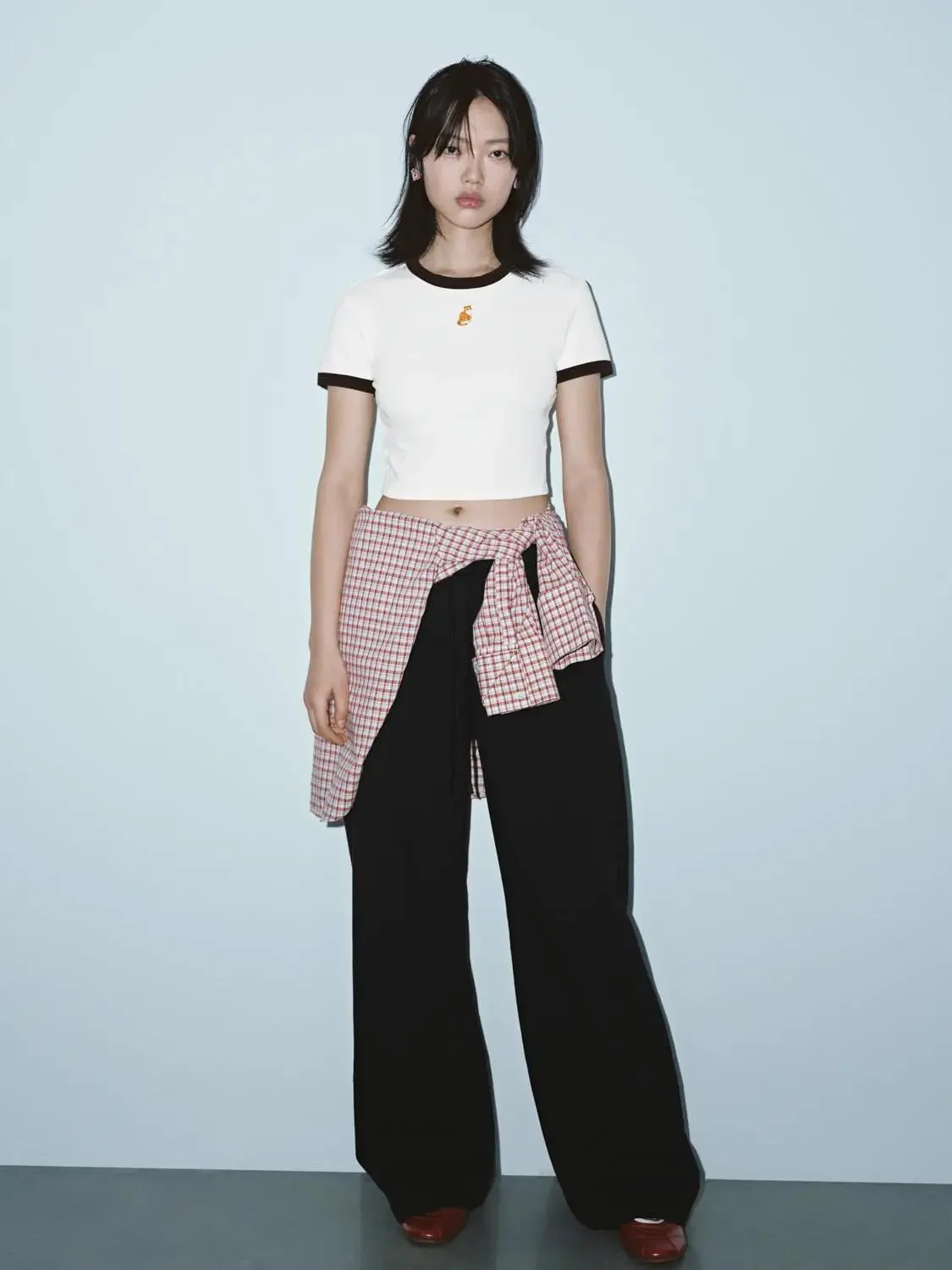 5637-contrast-trim-embroidered-logo-crop-t-shirts-4.webp Contrast Trim Embroidered Logo Crop T-Shirts