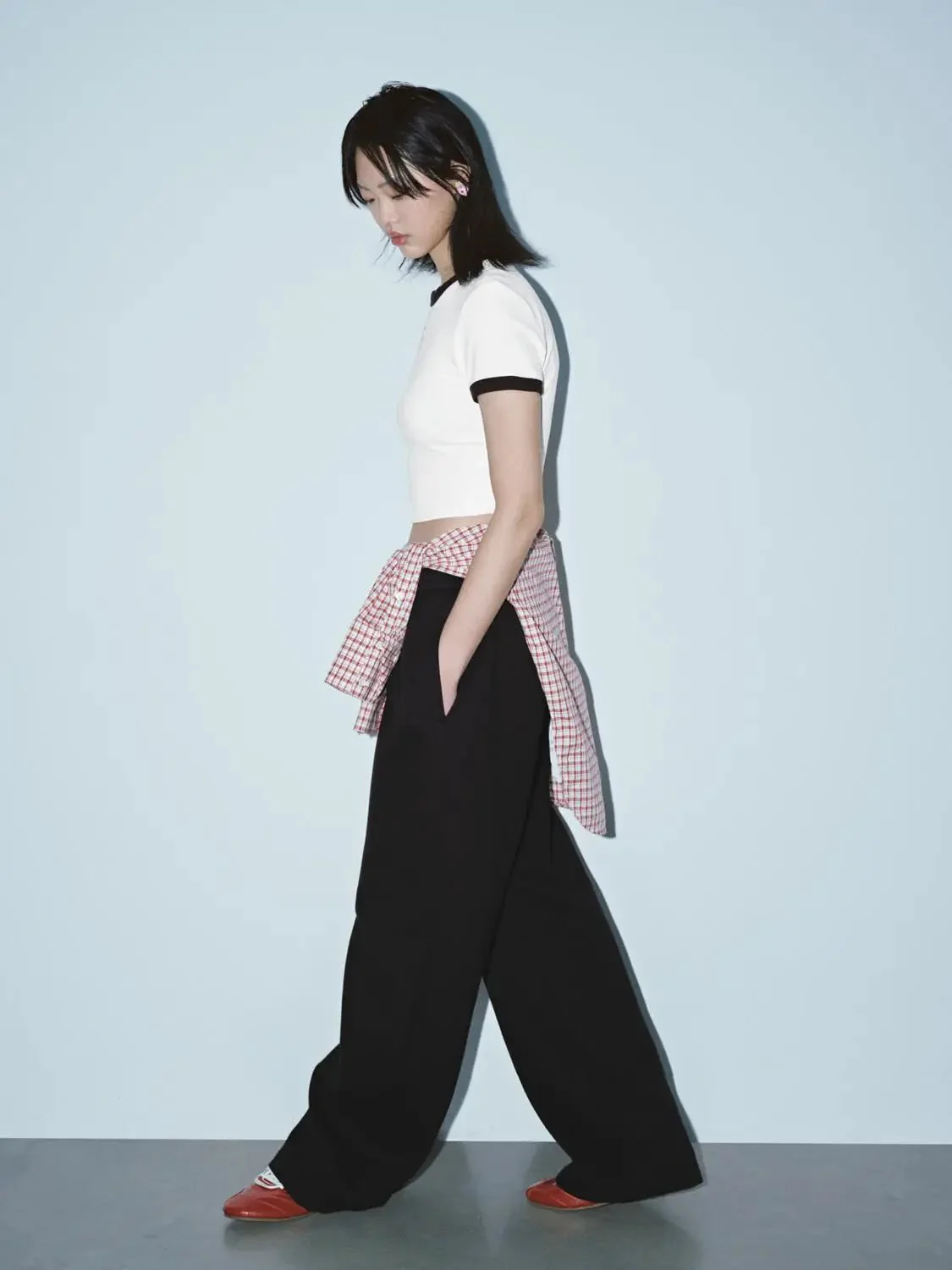 5637-contrast-trim-embroidered-logo-crop-t-shirts-5.webp Contrast Trim Embroidered Logo Crop T-Shirts