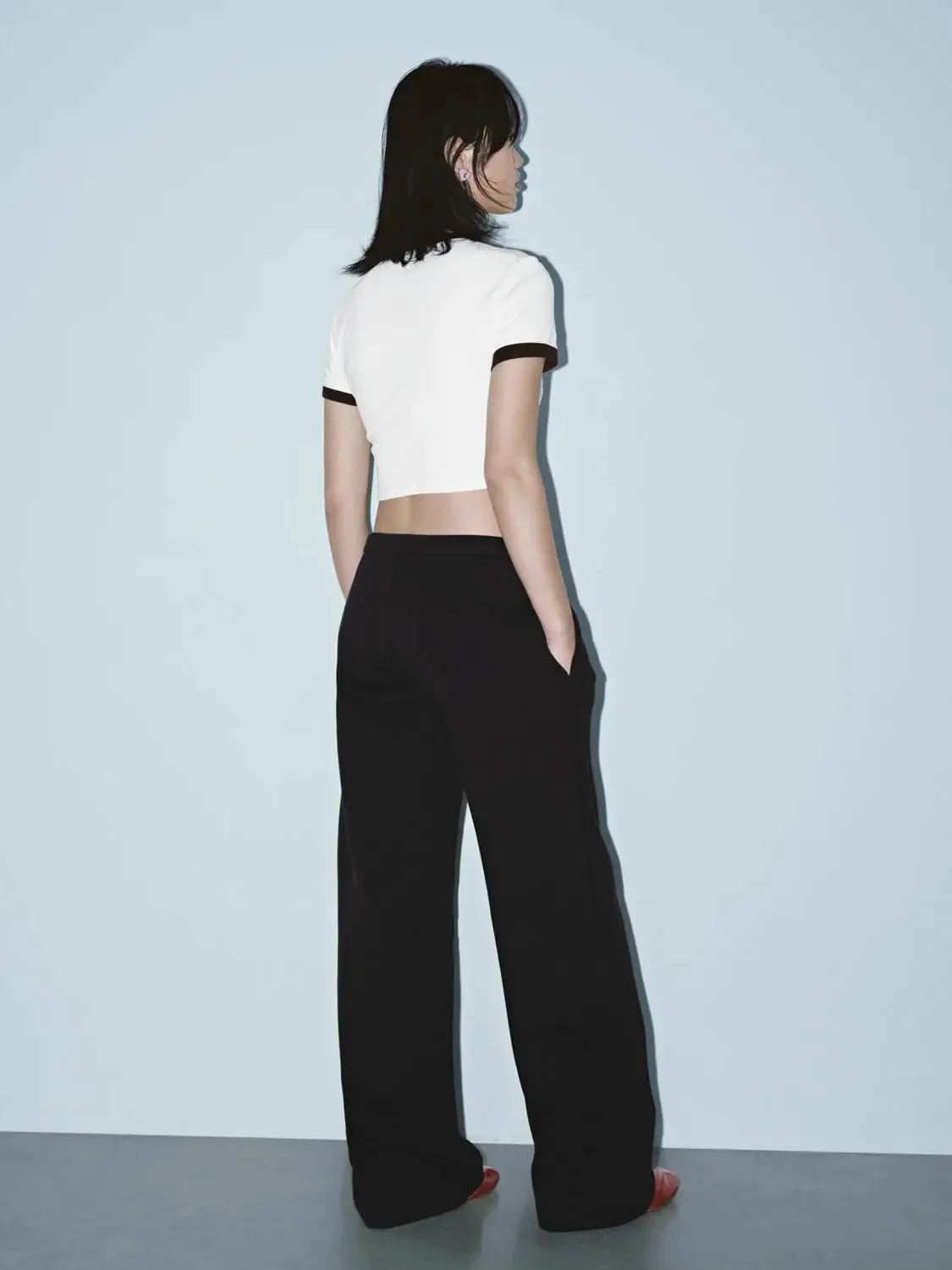 5637-contrast-trim-embroidered-logo-crop-t-shirts-6.webp Contrast Trim Embroidered Logo Crop T-Shirts