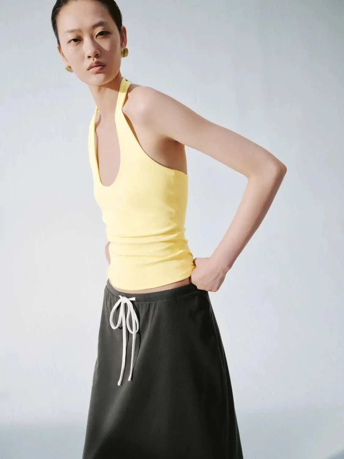565-soft-cotton-blend-halter-neck-lightweight-tank-top-34.webp Soft Cotton Blend Halter Neck Lightweight Tank Top
