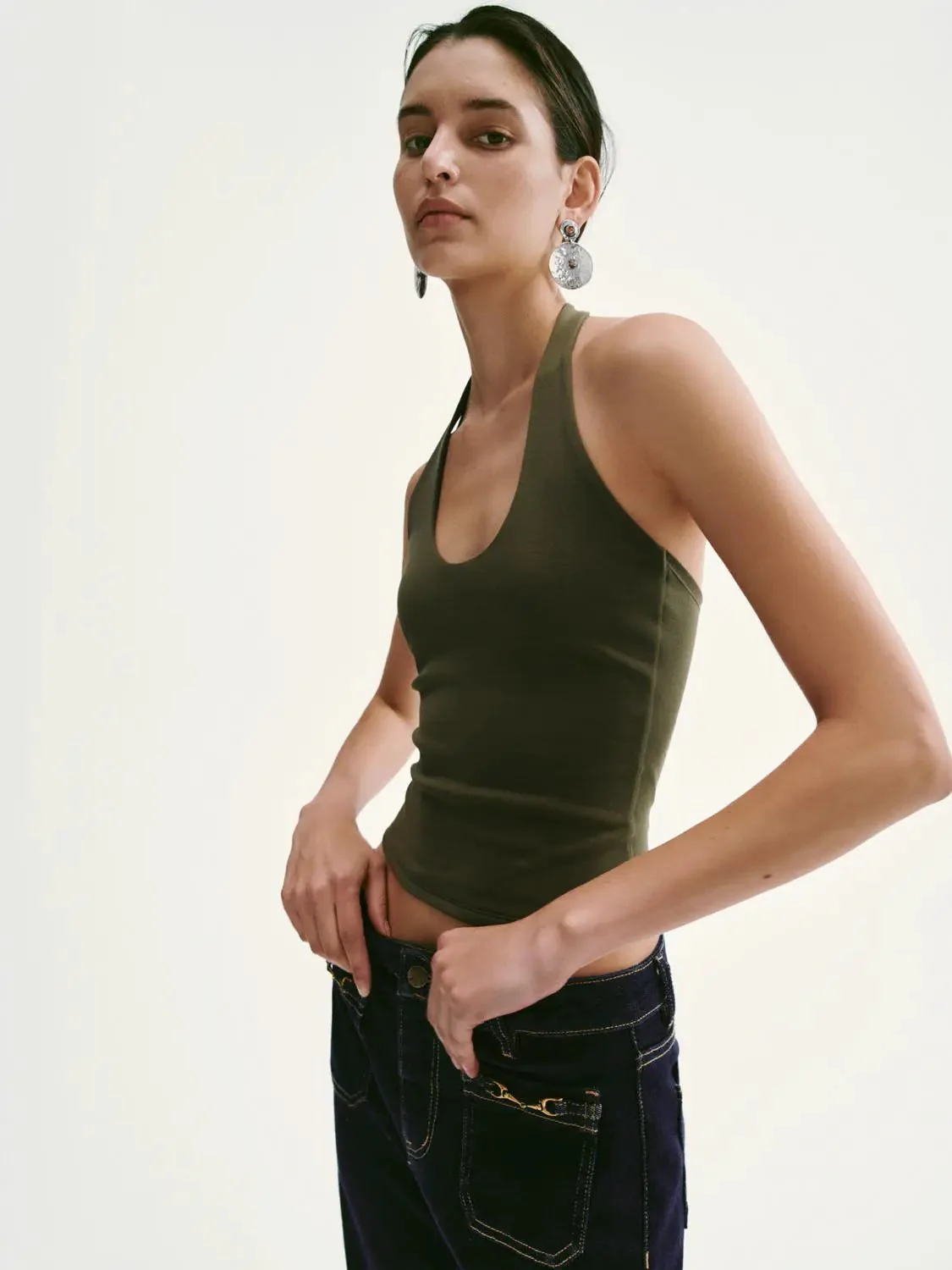 565-soft-cotton-blend-halter-neck-lightweight-tank-top-4.webp Soft Cotton Blend Halter Neck Lightweight Tank Top