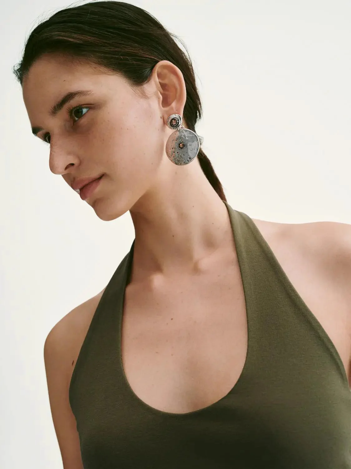 565-soft-cotton-blend-halter-neck-lightweight-tank-top-5.webp Soft Cotton Blend Halter Neck Lightweight Tank Top