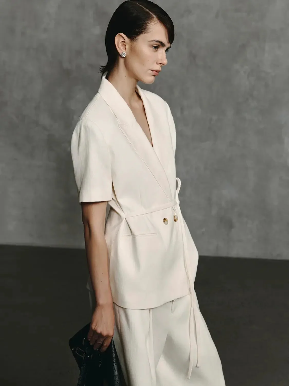 5757-linen-cotton-belted-double-breasted-shorts-sleeve-blazers-2.webp Linen Cotton Belted Double Breasted Shorts Sleeve Blazers
