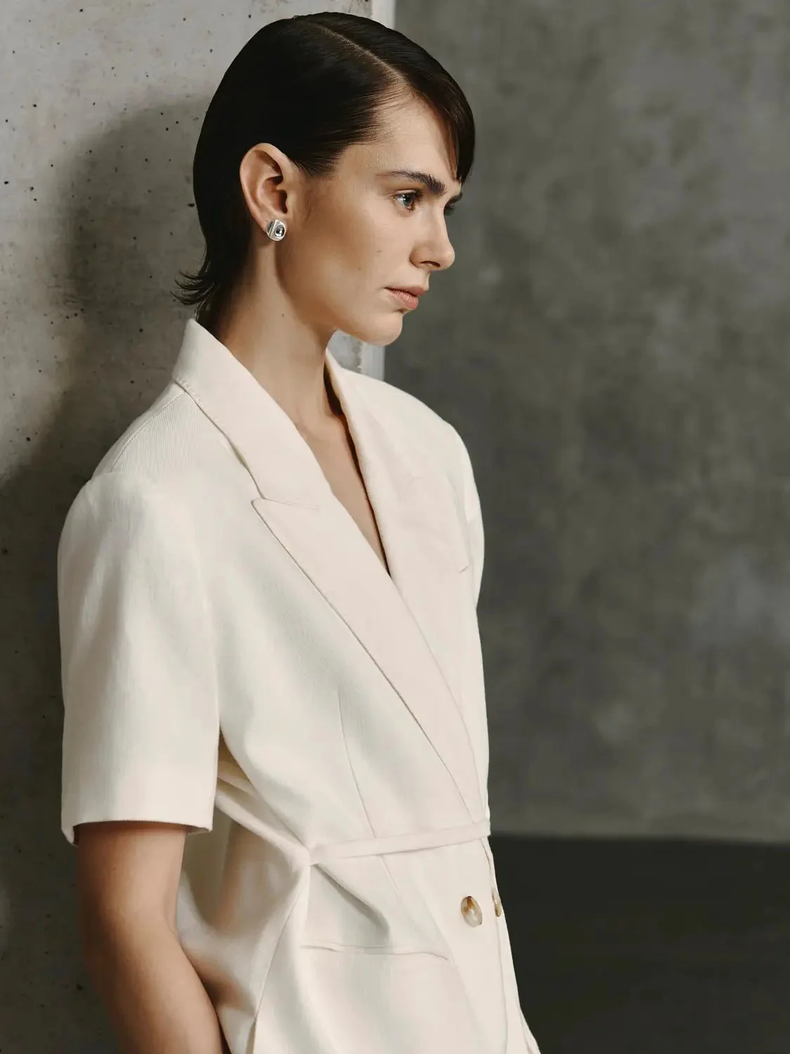 5757-linen-cotton-belted-double-breasted-shorts-sleeve-blazers-3.webp Linen Cotton Belted Double Breasted Shorts Sleeve Blazers