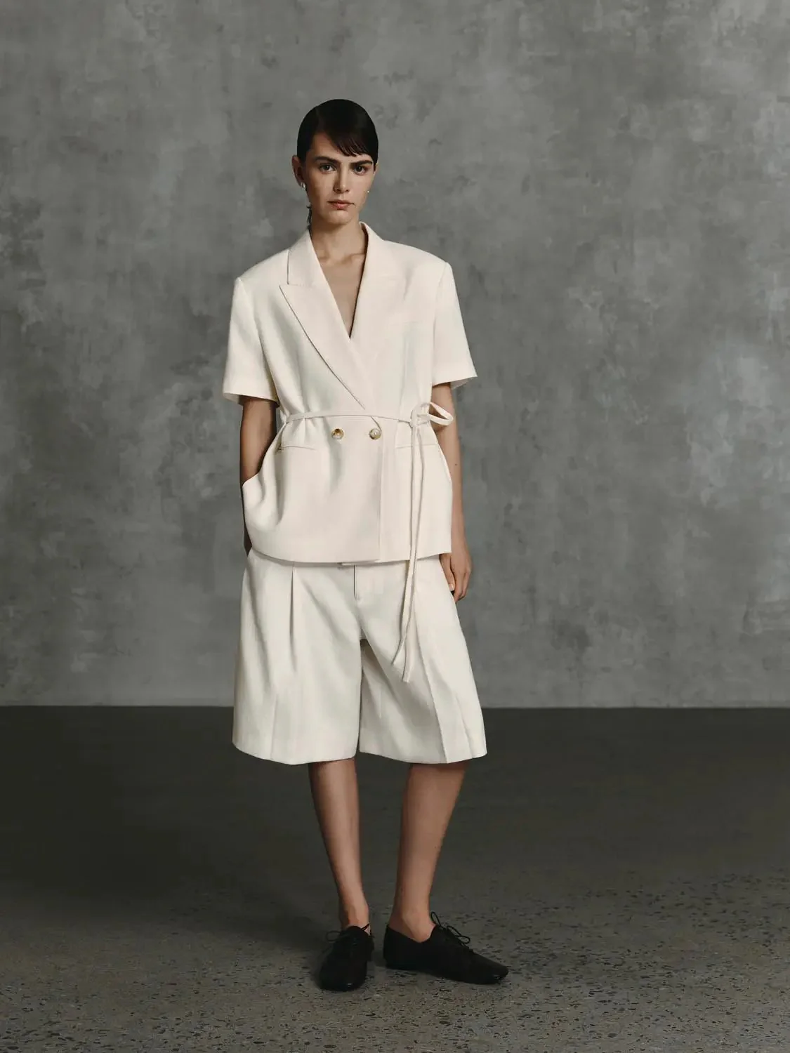 5757-linen-cotton-belted-double-breasted-shorts-sleeve-blazers-4.webp Linen Cotton Belted Double Breasted Shorts Sleeve Blazers