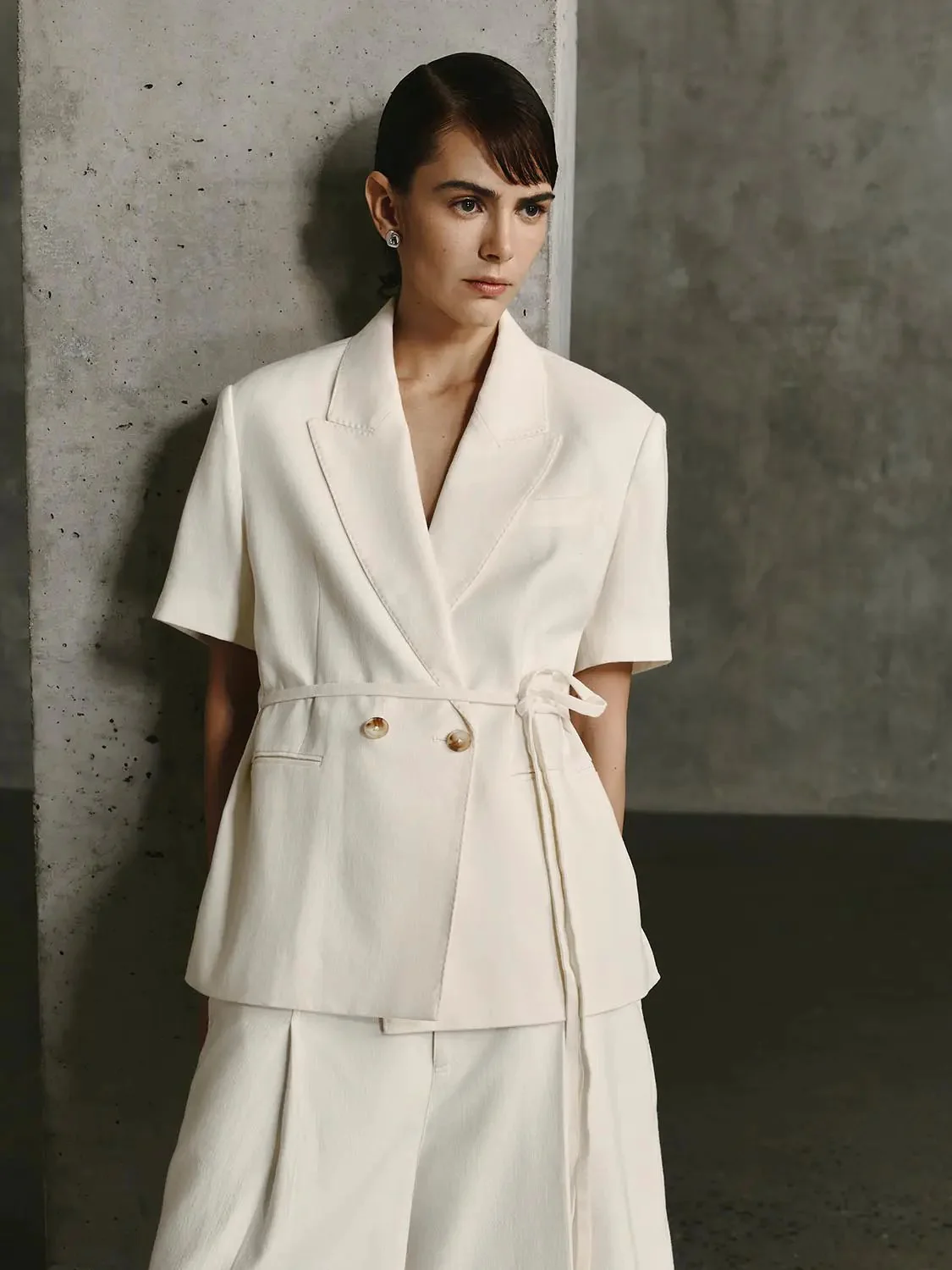 5757-linen-cotton-belted-double-breasted-shorts-sleeve-blazers-9.webp Linen Cotton Belted Double Breasted Shorts Sleeve Blazers