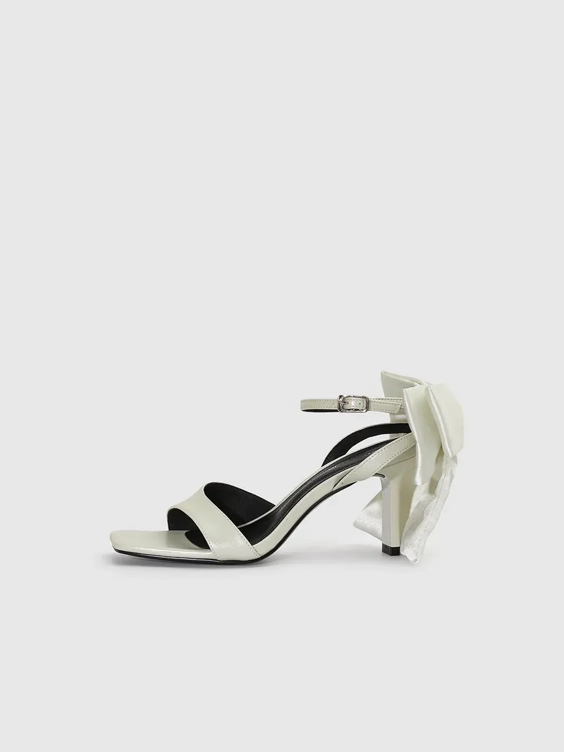 5803-cream-synthetic-leather-bow-tied-heeled-sandals-2.webp Cream Synthetic Leather Bow Tied Heeled Sandals
