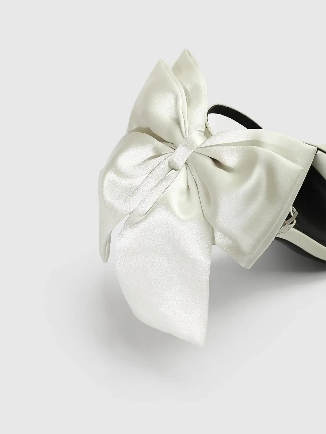 5803-cream-synthetic-leather-bow-tied-heeled-sandals-5.webp Cream Synthetic Leather Bow Tied Heeled Sandals