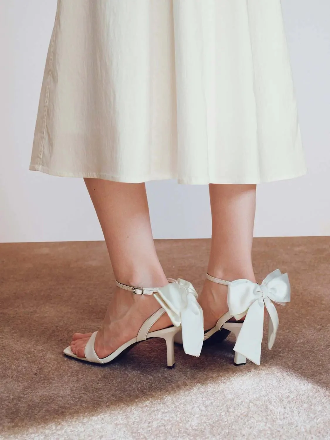 5803-cream-synthetic-leather-bow-tied-heeled-sandals-7.webp Cream Synthetic Leather Bow Tied Heeled Sandals
