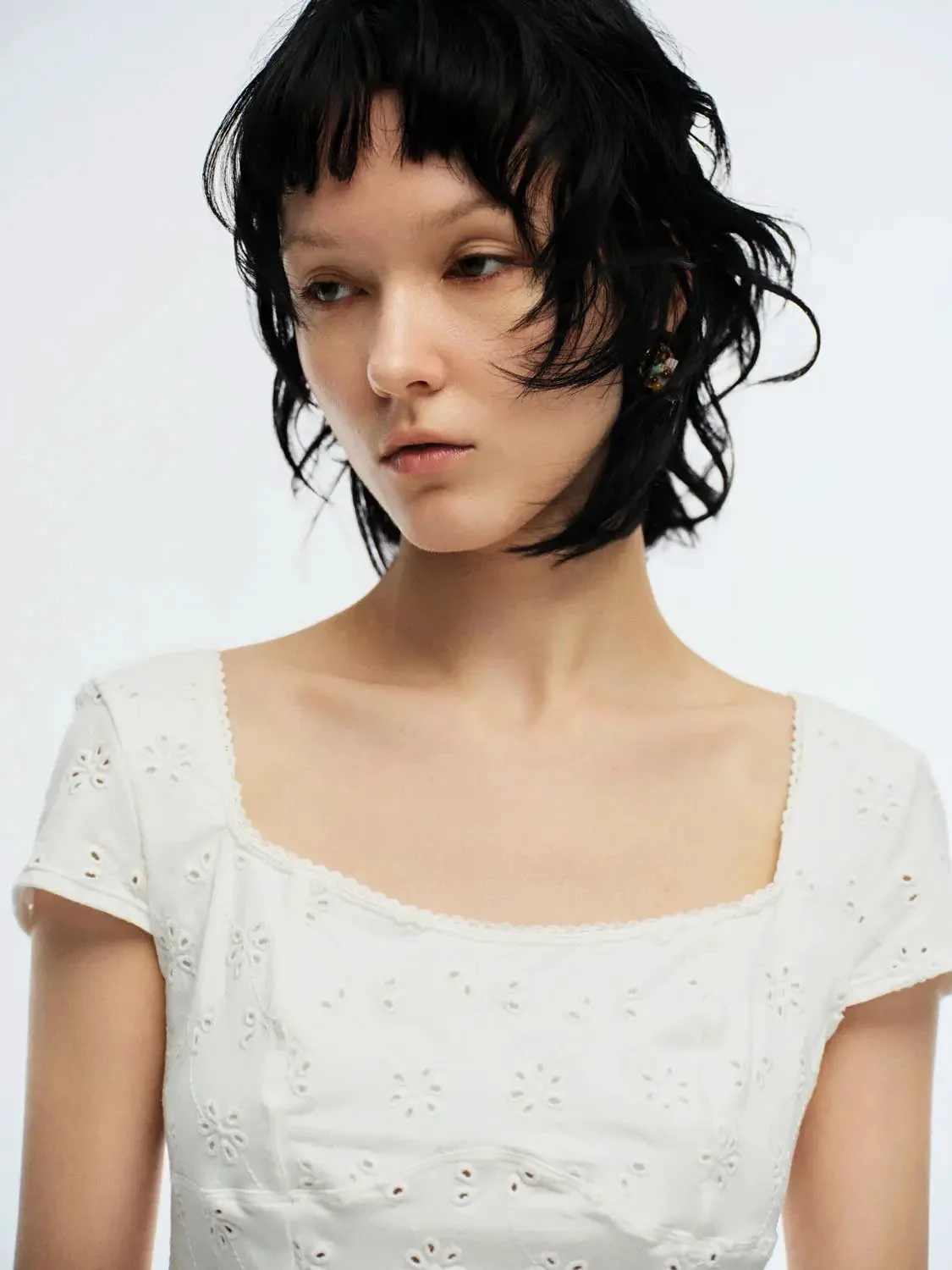 5863-soft-eyelet-embroidered-cotton-viscose-t-shirts-3.webp Soft Eyelet Embroidered Cotton Viscose T-Shirts
