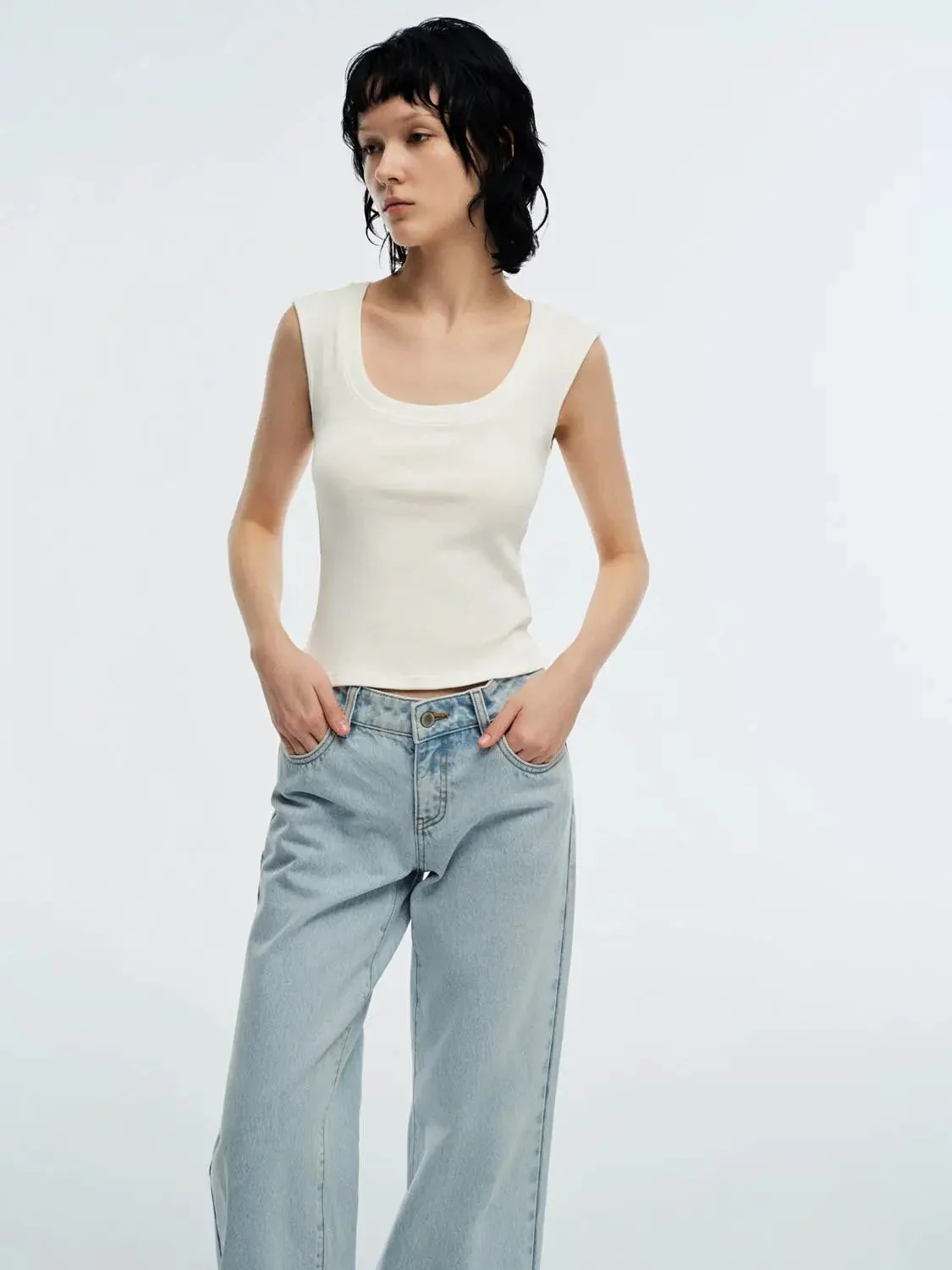 5869-scoop-neck-skinny-fit-tank-tops-2.webp Scoop Neck Skinny-Fit Tank Tops