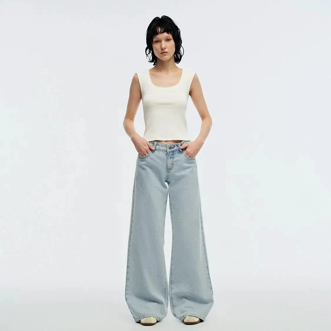 5869-scoop-neck-skinny-fit-tank-tops-3.webp Scoop Neck Skinny-Fit Tank Tops