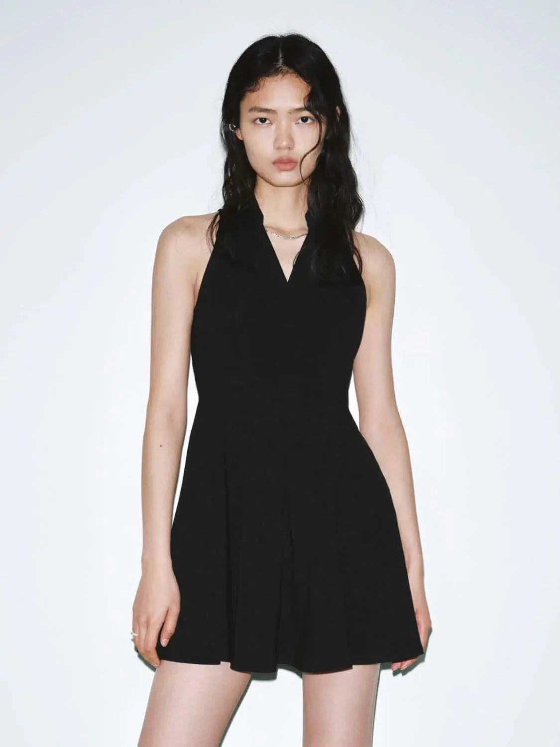 59-v-neck-sleeveless-pleated-a-line-midi-dress-17.webp V-Neck Sleeveless Pleated A-Line Midi Dress