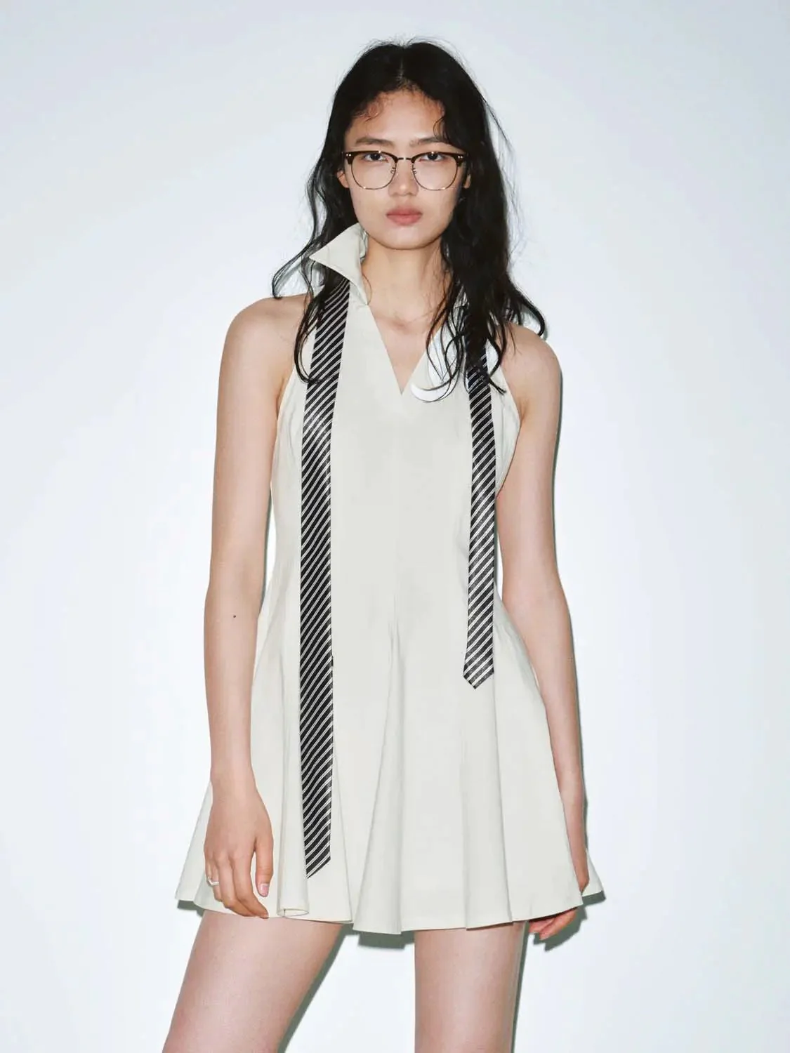 59-v-neck-sleeveless-pleated-a-line-midi-dress-9.webp V-Neck Sleeveless Pleated A-Line Midi Dress