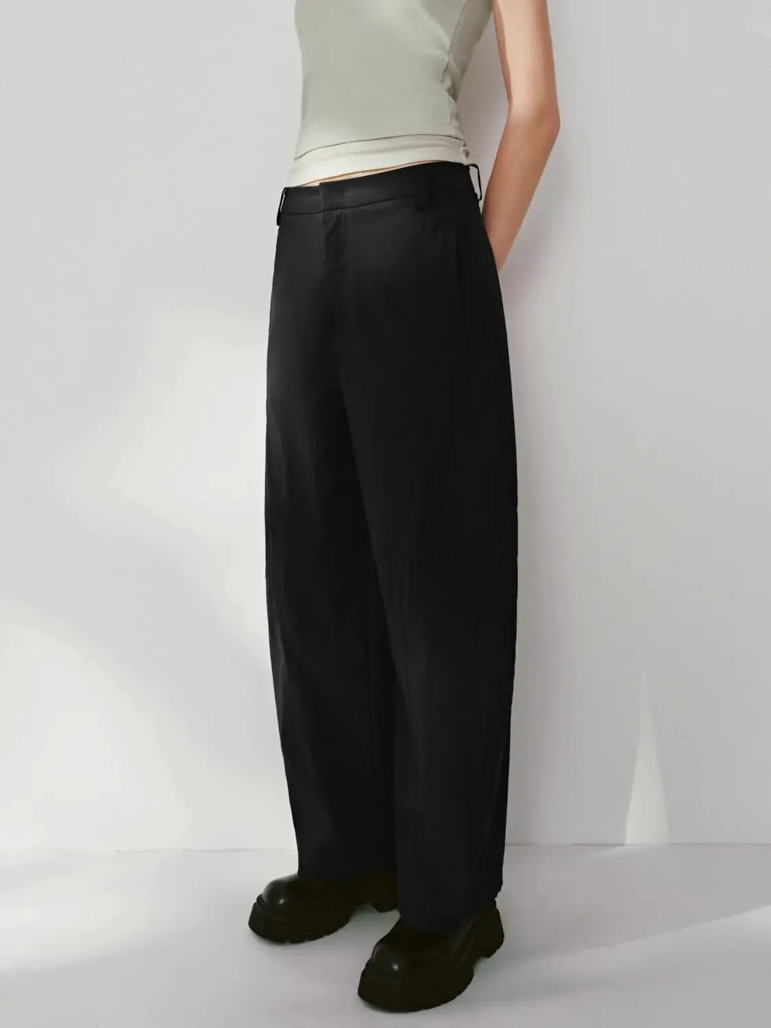 5905-trousers-3.webp Trousers