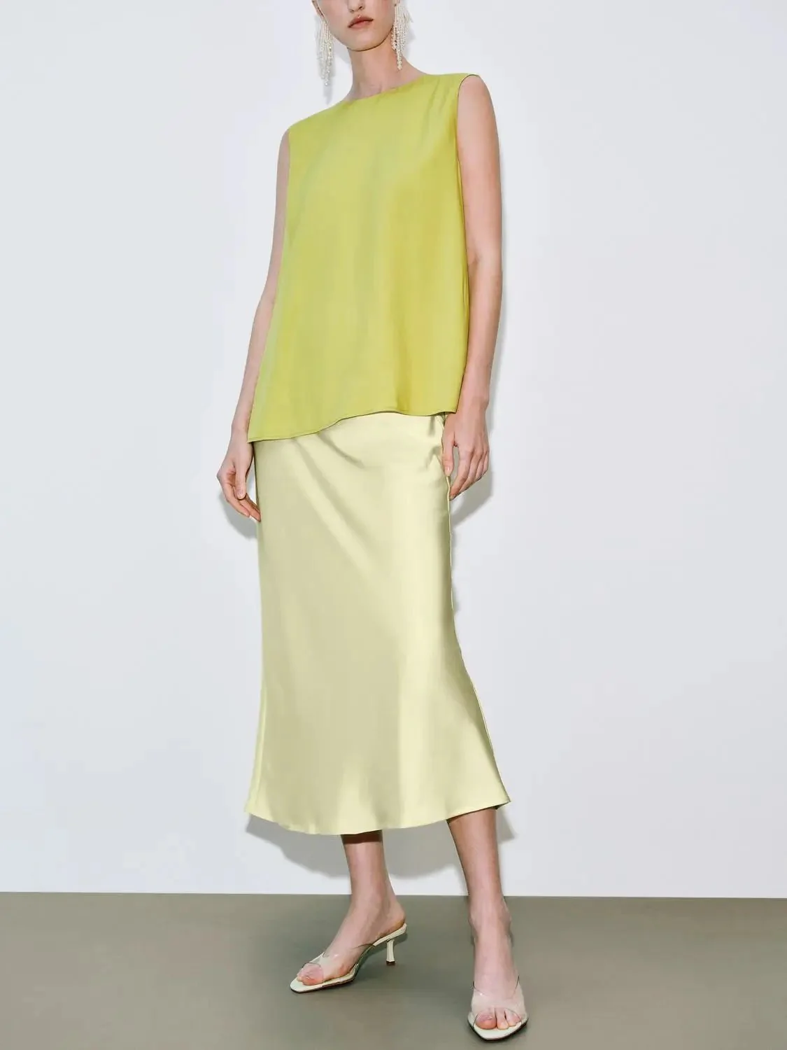 5993-elegant-olive-stretch-fabric-fishtail-slip-skirts-12.webp Elegant Olive Stretch Fabric Fishtail Slip Skirts