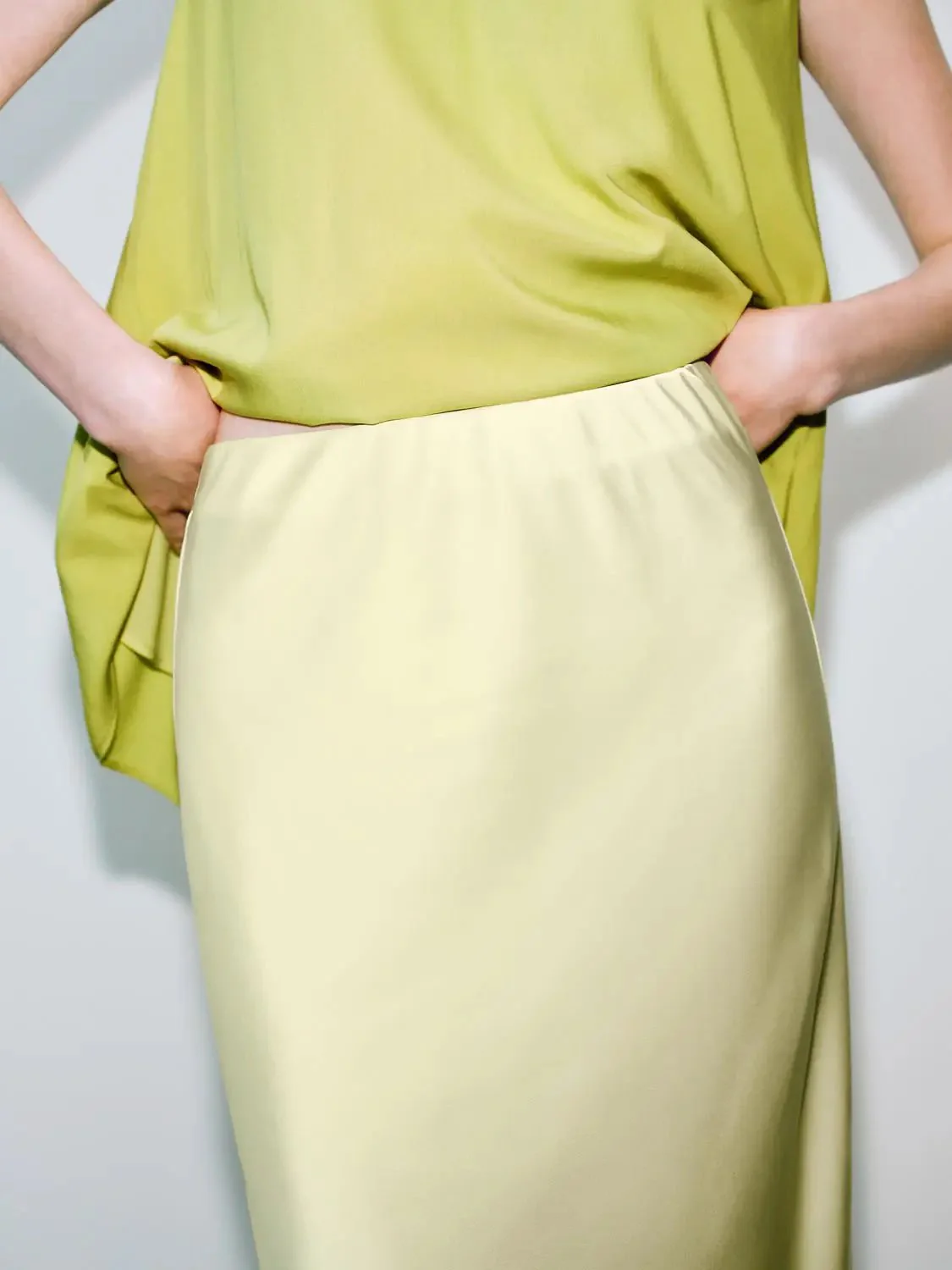 5993-elegant-olive-stretch-fabric-fishtail-slip-skirts-14.webp Elegant Olive Stretch Fabric Fishtail Slip Skirts