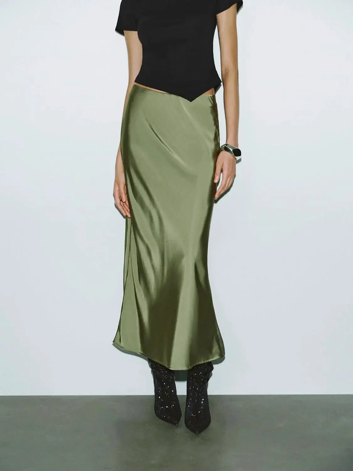 5993-elegant-olive-stretch-fabric-fishtail-slip-skirts-29.webp Elegant Olive Stretch Fabric Fishtail Slip Skirts